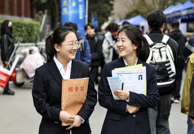 随着AI发展,文科生未来将比理科生更吃香？